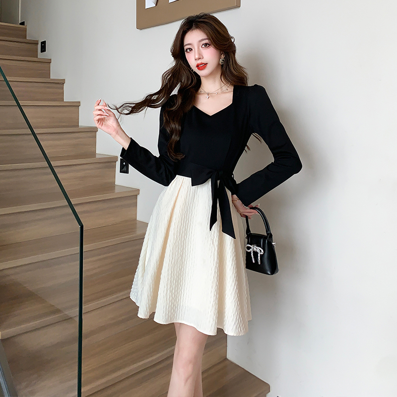 2026 French Hepburn Style Black White Spliced Slimming Long Sleeve Dress for Women