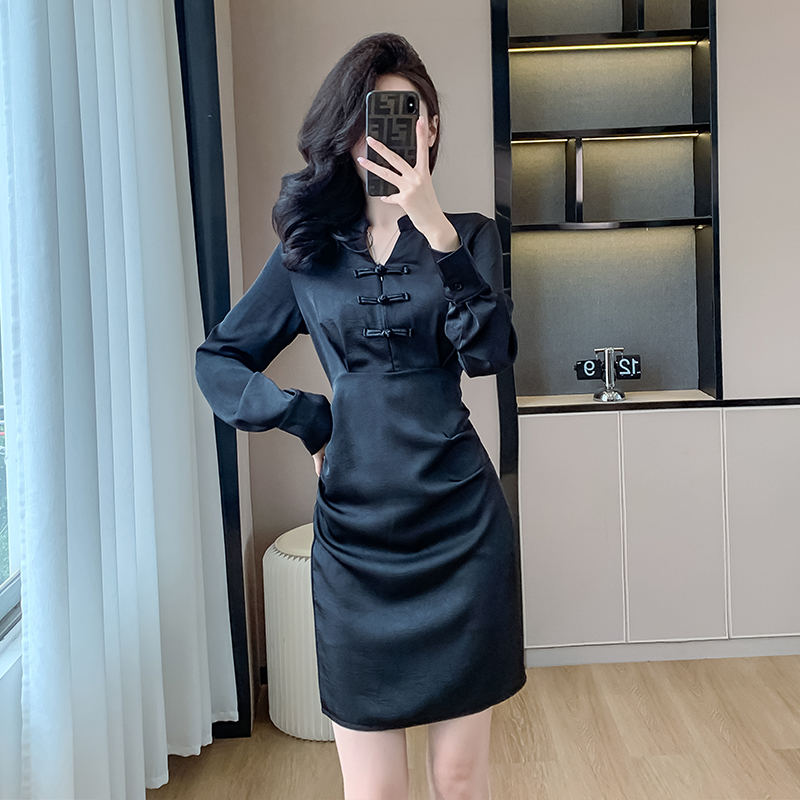 Chinese Style Pankou V-Neck Slim Long Sleeve Dress