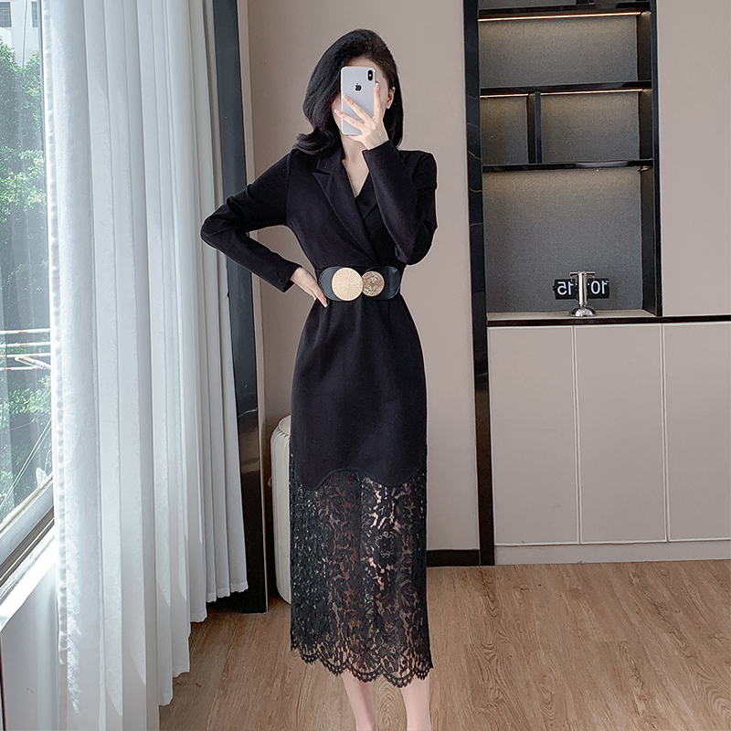 Elegant Lace Panel Bodycon Dress with Suit Collar