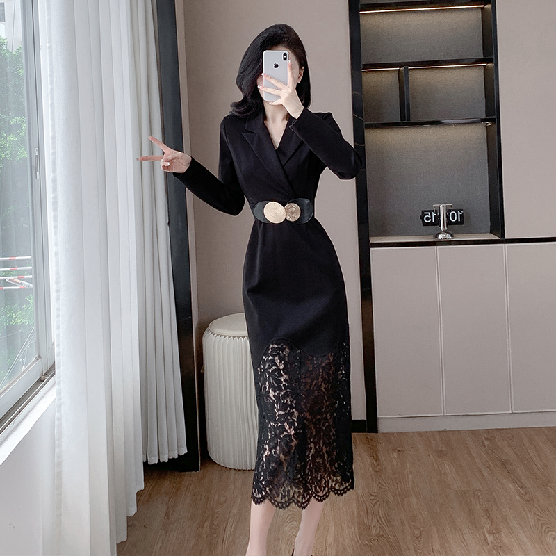 Elegant Lace Panel Bodycon Dress with Suit Collar