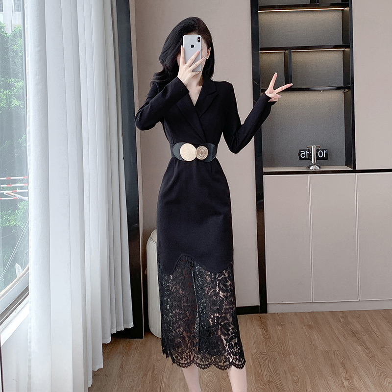 Elegant Lace Panel Bodycon Dress with Suit Collar