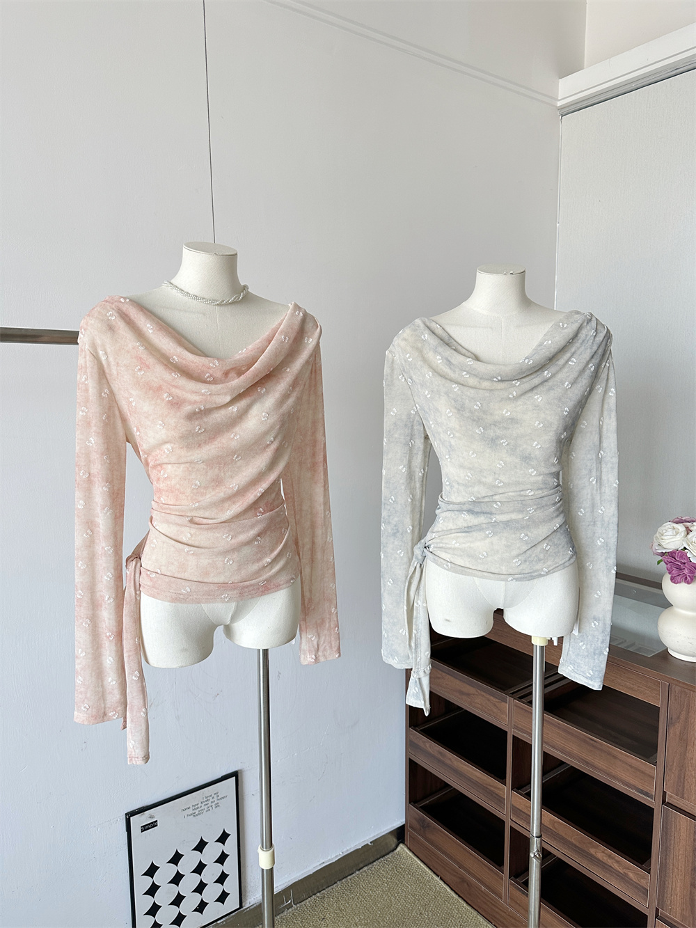 French Style Printed Long Sleeve Cowl Neck T-Shirt Slim Fit Elegant Versatile Spring Top