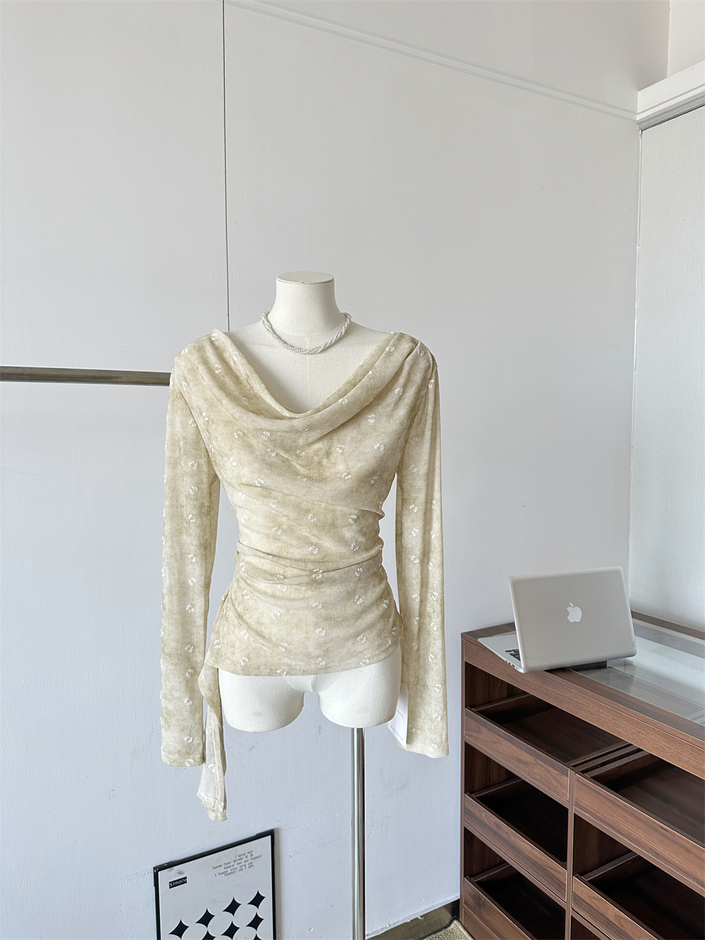 French Style Printed Long Sleeve Cowl Neck T-Shirt Slim Fit Elegant Versatile Spring Top