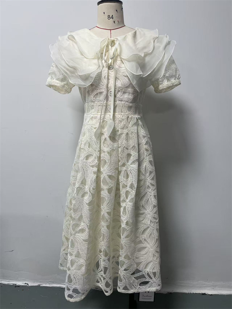 2026 Summer New Light Luxury Retro French Hollow Crochet Water Soluble Lace Dress 99221