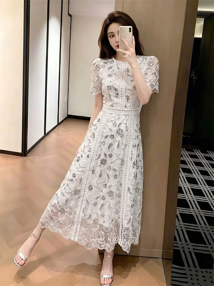 2026 Original New Round Neck Heavy Water-Soluble Lace 3D Floral Embroidery Waist-Slimming Dress