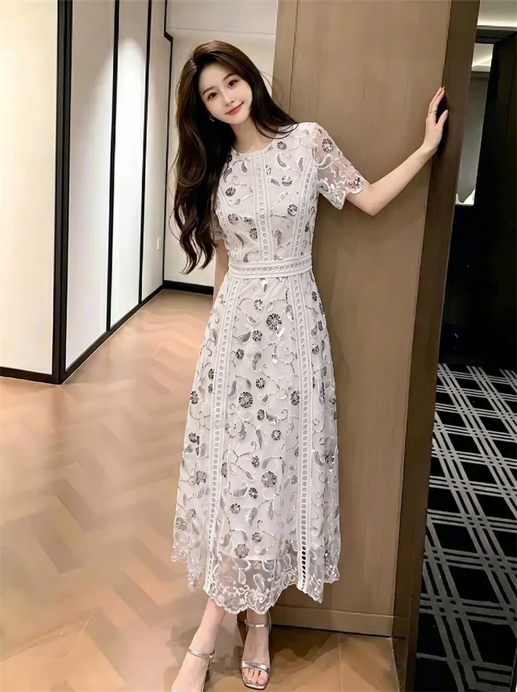 2026 Original New Round Neck Heavy Water-Soluble Lace 3D Floral Embroidery Waist-Slimming Dress